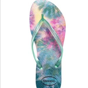 havaianas: tie dye flip flops LIKE NEW